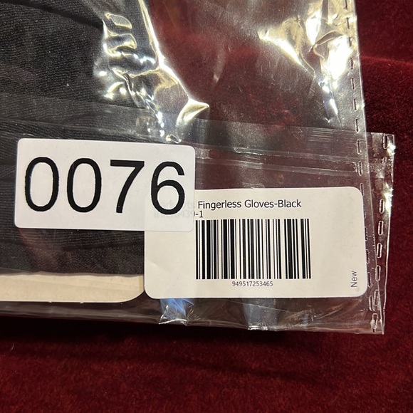 New Black Fingerless Gloves - Picture 2 of 3